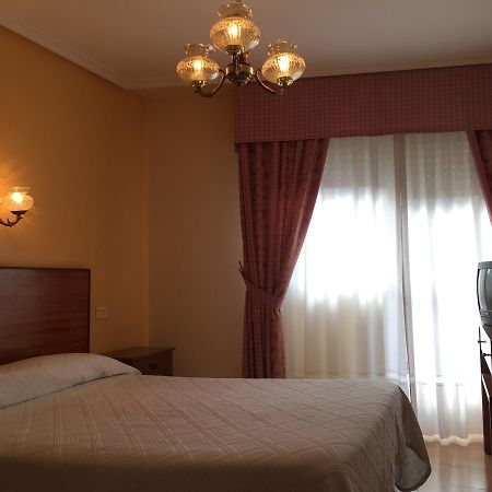 Hotel Derby Carballino Buitenkant foto