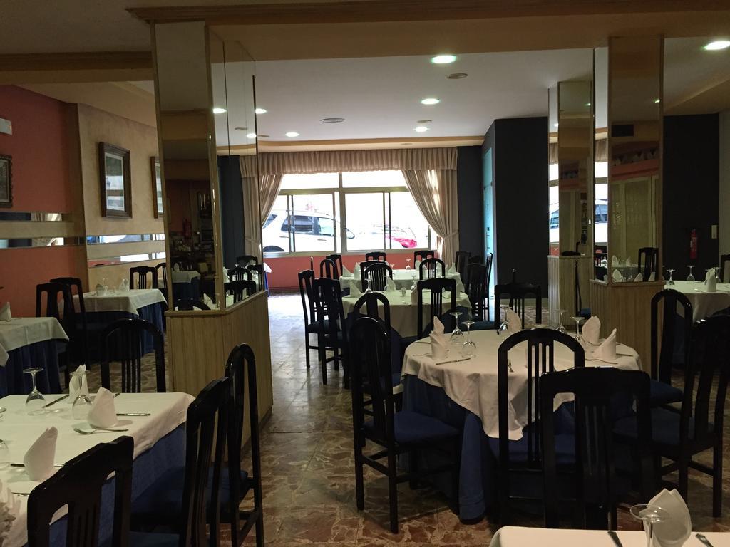 Hotel Derby Carballino Buitenkant foto