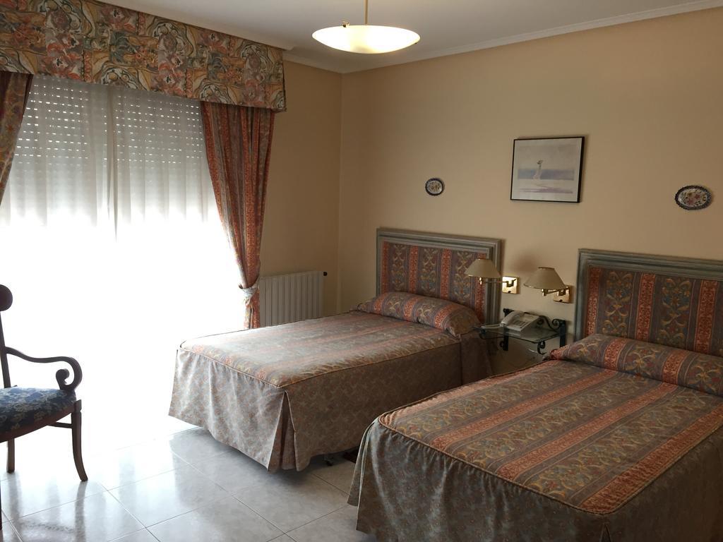 Hotel Derby Carballino Buitenkant foto