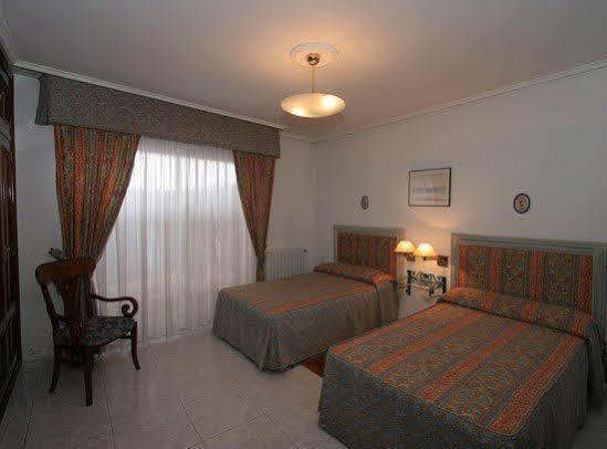 Hotel Derby Carballino Buitenkant foto