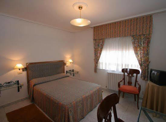 Hotel Derby Carballino Buitenkant foto
