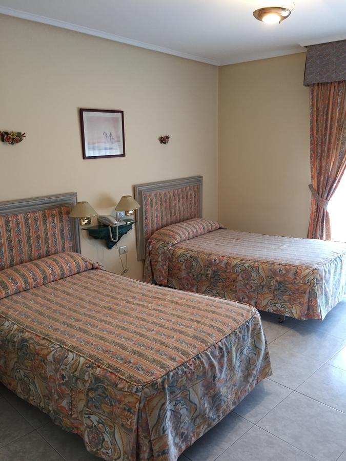 Hotel Derby Carballino Buitenkant foto