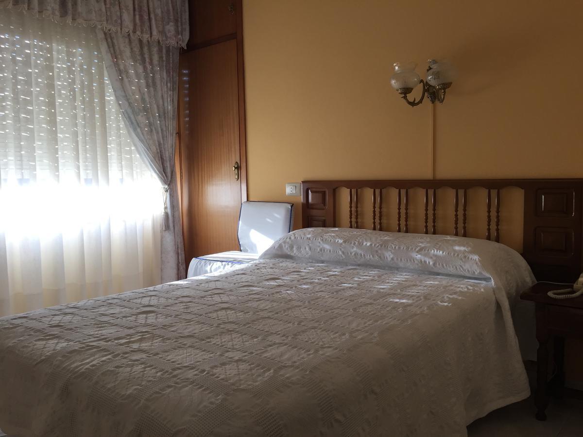 Hotel Derby Carballino Buitenkant foto