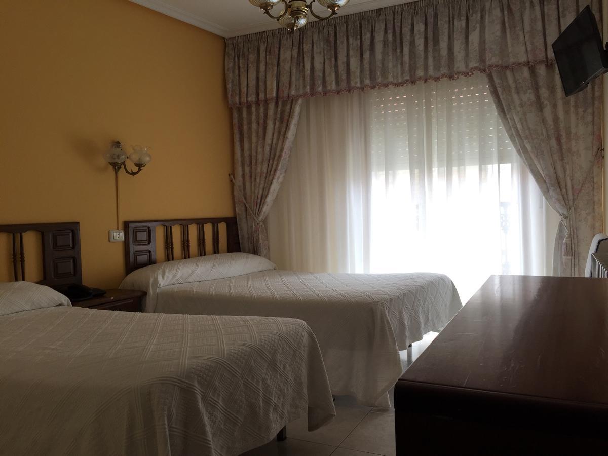 Hotel Derby Carballino Buitenkant foto