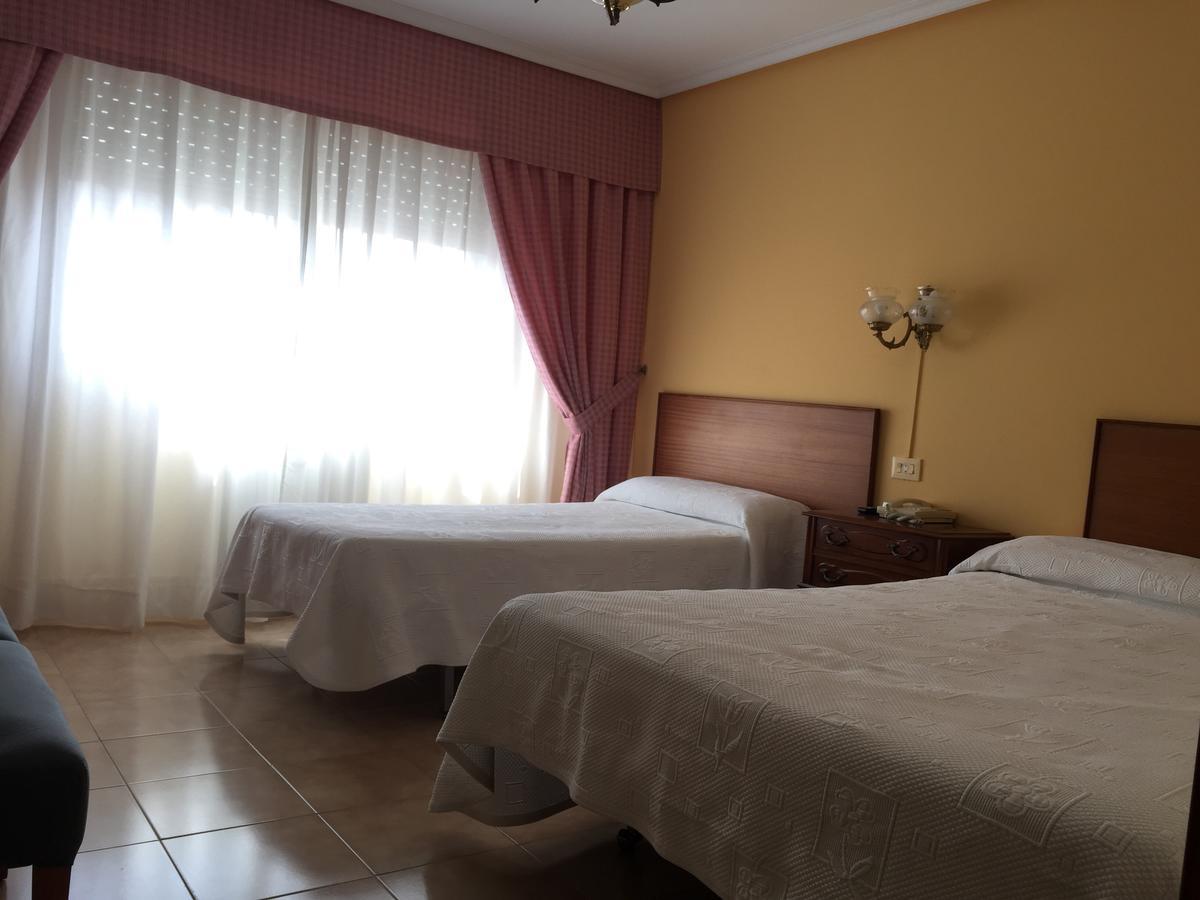 Hotel Derby Carballino Buitenkant foto