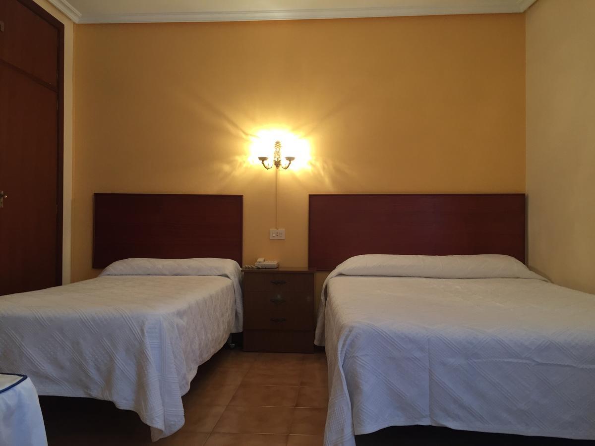 Hotel Derby Carballino Buitenkant foto