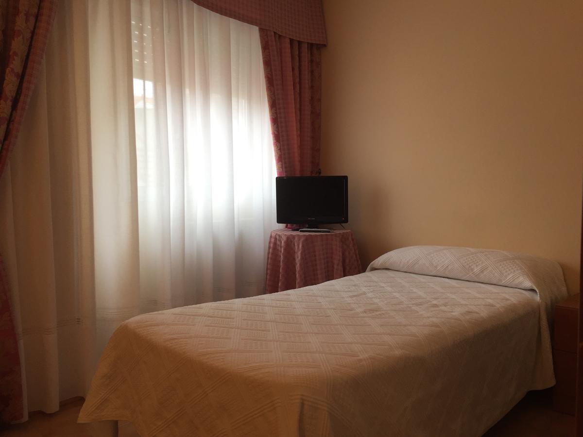 Hotel Derby Carballino Buitenkant foto