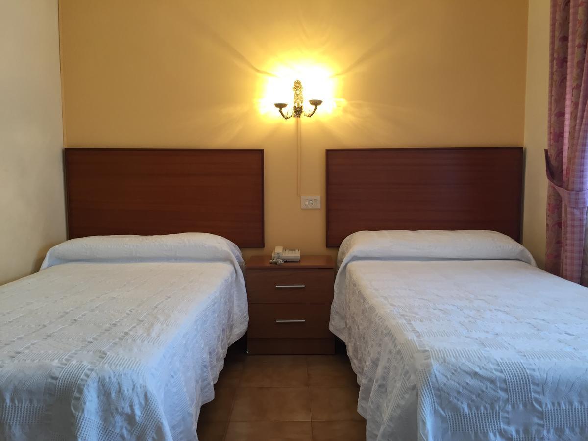 Hotel Derby Carballino Buitenkant foto