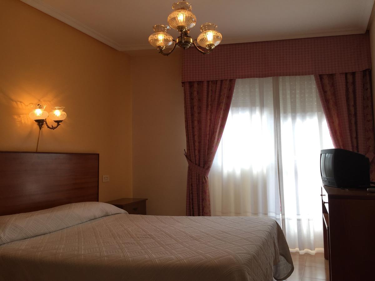 Hotel Derby Carballino Buitenkant foto