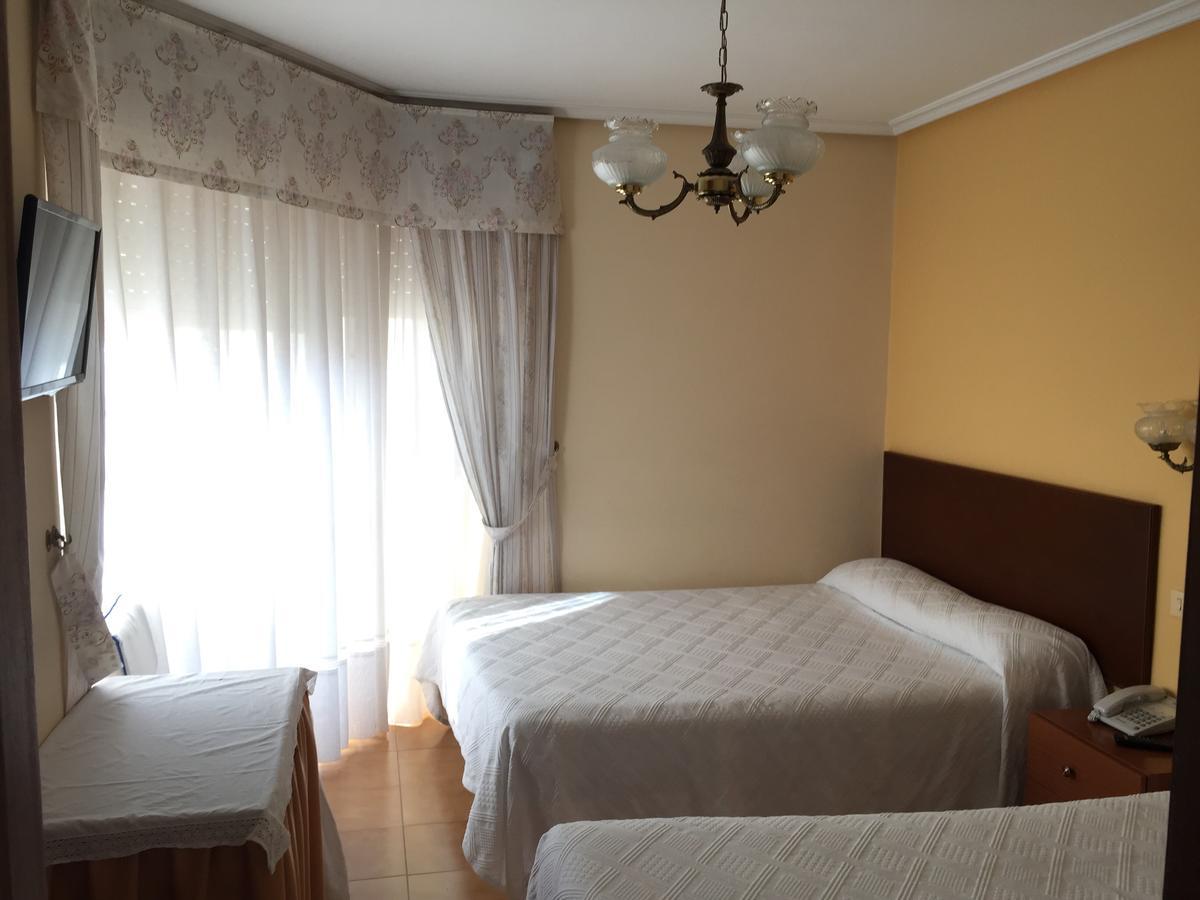 Hotel Derby Carballino Buitenkant foto