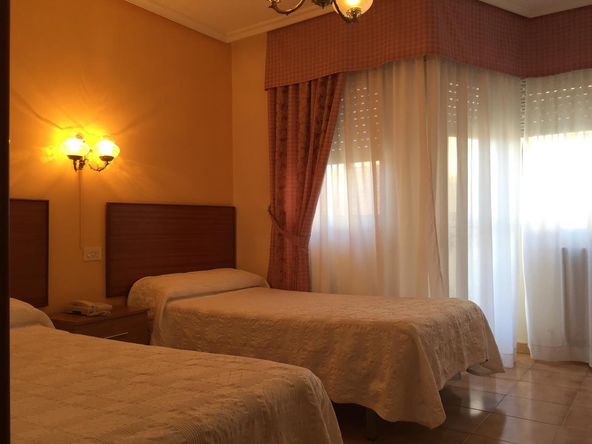 Hotel Derby Carballino Buitenkant foto